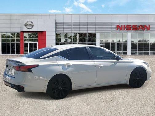 2022 Nissan Altima SR FWD