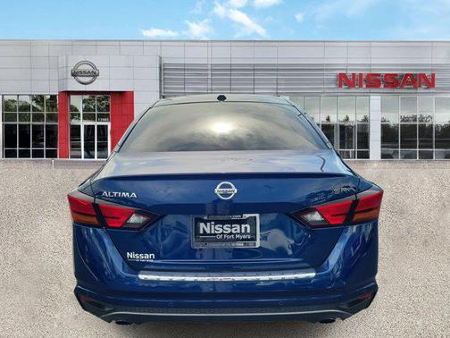 Deep Blue Pearl 2021 Nissan Altima SR FWD