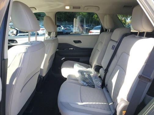 2025 Nissan Pathfinder SV FWD