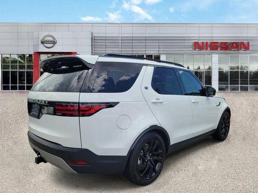 Fuji White 2025 Land Rover Discovery P300 S