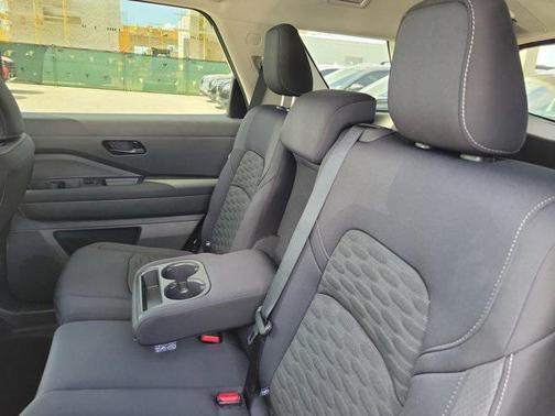 2025 Nissan Pathfinder SV FWD