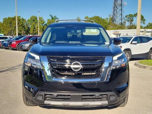 2024 Nissan Pathfinder SL FWD