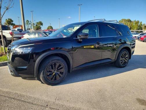 2024 Nissan Pathfinder SL FWD