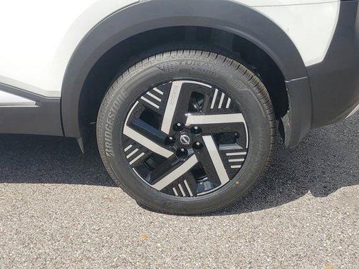 Aspen White Tricoat 2026 Nissan Kicks SV