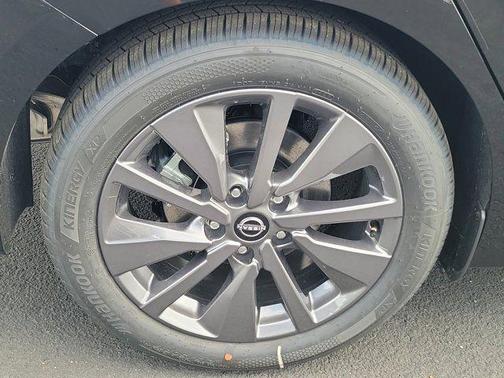 Super Black 2026 Nissan Sentra SL