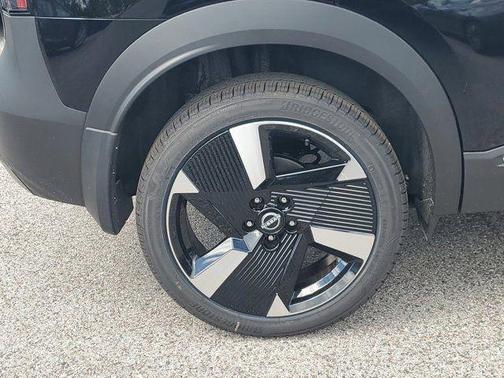 Super Black 2026 Nissan Kicks SR