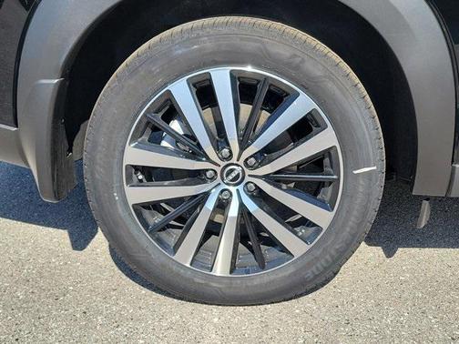 2025 Nissan Pathfinder Platinum FWD