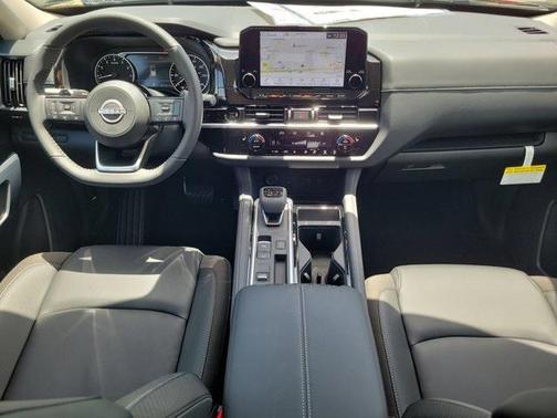 2025 Nissan Pathfinder SL FWD