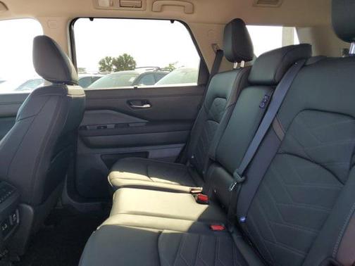 2025 Nissan Pathfinder Platinum FWD