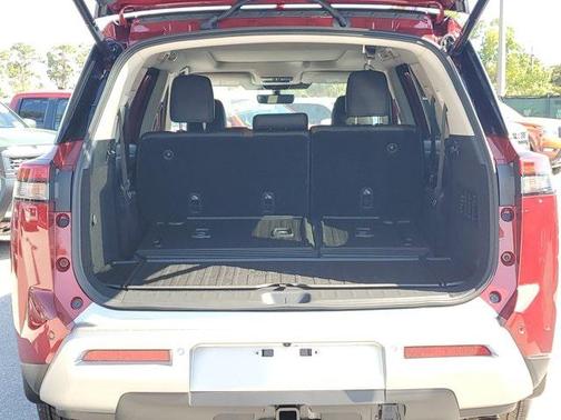 2025 Nissan Pathfinder Platinum FWD