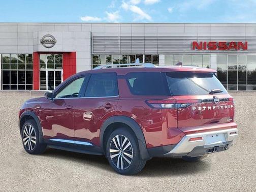 2025 Nissan Pathfinder Platinum FWD