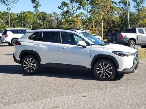 2023 Toyota Corolla Cross XLE