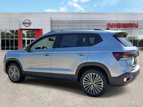 Pyrite Silver Metallic 2025 Volkswagen Taos 1.5T SE