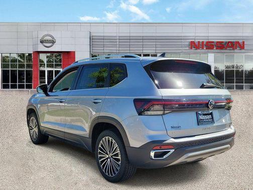 Pyrite Silver Metallic 2025 Volkswagen Taos 1.5T SE