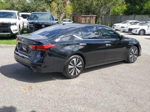 2022 Nissan Altima 2.5 SL