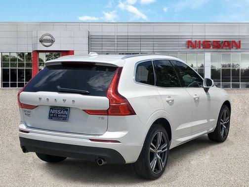 2021 Volvo XC60 T5 Momentum