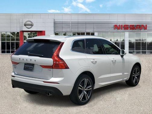2021 Volvo XC60 T5 Momentum