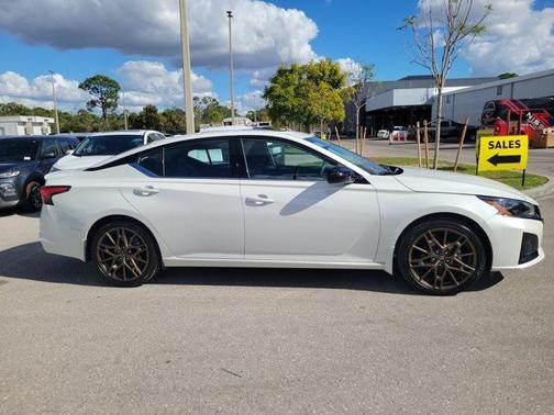 2025 Nissan Altima SR FWD