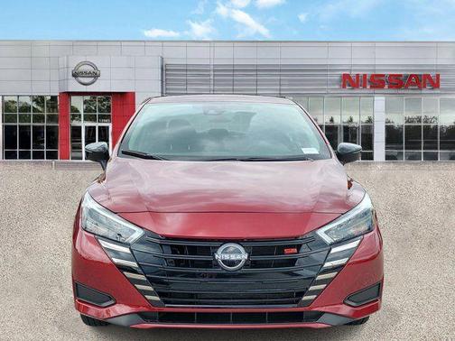 Scarlet Ember Tintcoat 2025 Nissan Versa 1.6 S