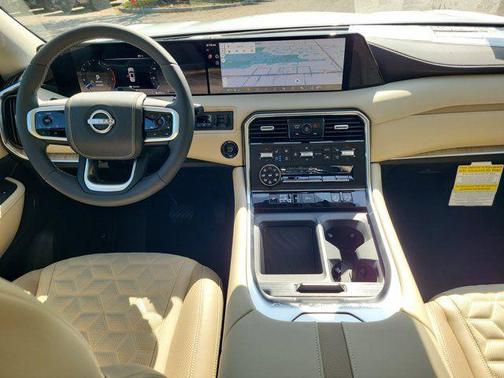 Everest White Pearl Tricoat/Super Black 2026 Nissan Armada Platinum Reserve