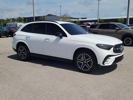 Polar White 2025 Mercedes-Benz GLC 300 4MATIC