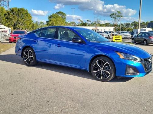 2025 Nissan Altima SR FWD