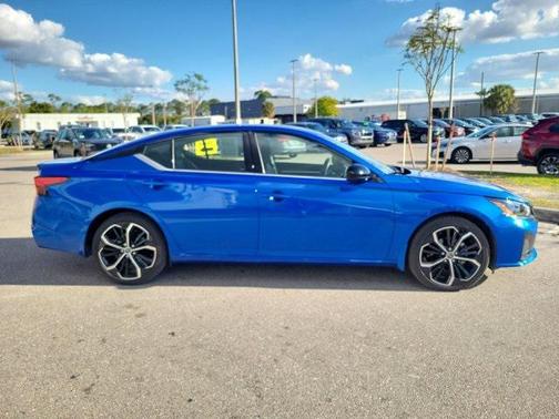 2025 Nissan Altima SR FWD