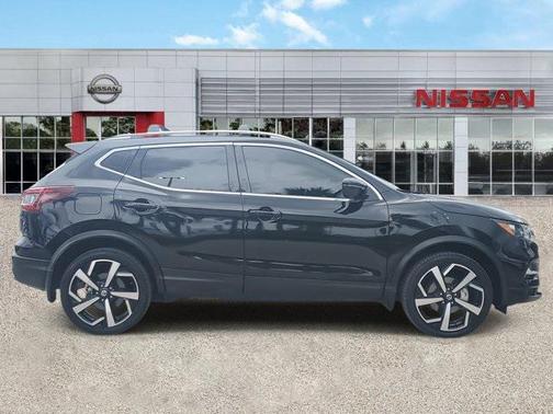 2022 Nissan Rogue Sport SL