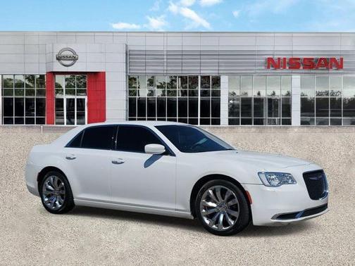 2017 Chrysler 300 Limited