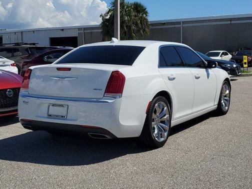 2017 Chrysler 300 Limited