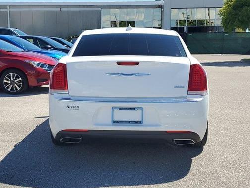2017 Chrysler 300 Limited