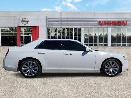 2017 Chrysler 300 Limited