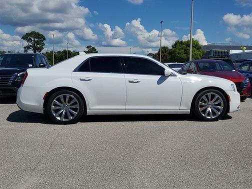 2017 Chrysler 300 Limited