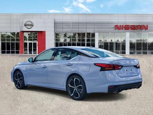 2025 Nissan Altima SR FWD