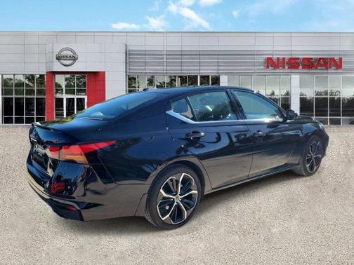 2025 Nissan Altima SR FWD