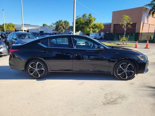 2025 Nissan Altima SR FWD