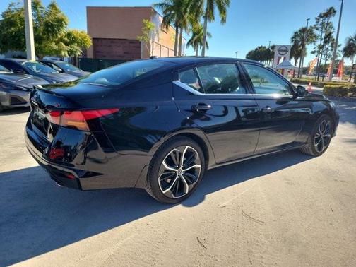 2025 Nissan Altima SR FWD