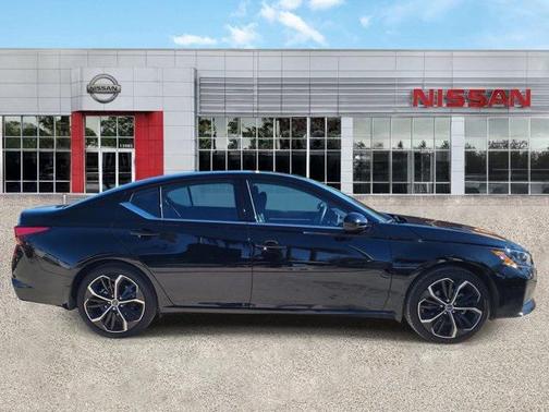 2025 Nissan Altima SR FWD