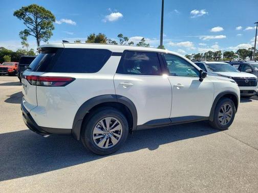 2026 Nissan Pathfinder S