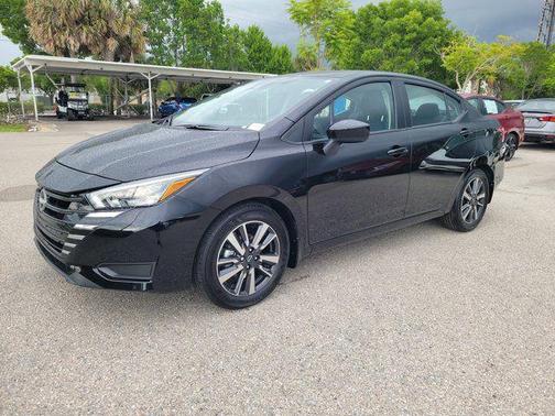 Super Black 2025 Nissan Versa 1.6 SV
