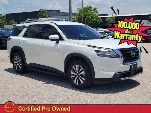 Pearl White Tricoat 2024 Nissan Pathfinder SL FWD