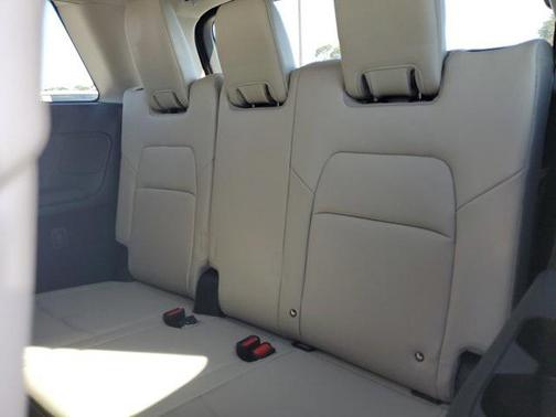 2025 Nissan Pathfinder SL FWD