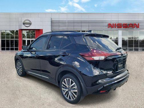 Super Black 2023 Nissan Kicks SR