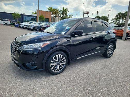 Super Black 2023 Nissan Kicks SR