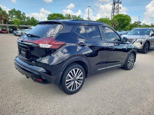 Super Black 2023 Nissan Kicks SR