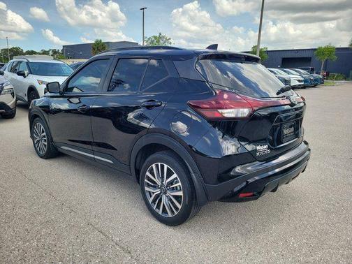 Super Black 2023 Nissan Kicks SR