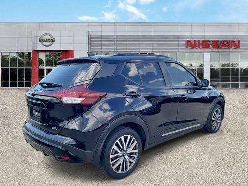 Super Black 2023 Nissan Kicks SR