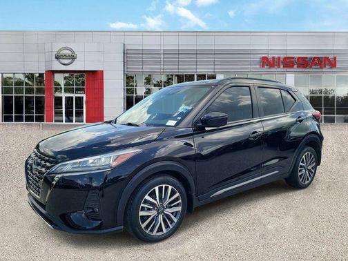 Super Black 2023 Nissan Kicks SR