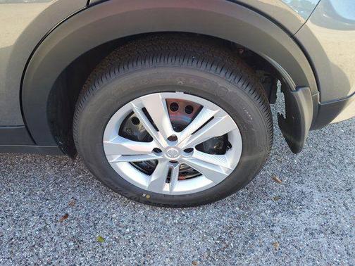 Gun Metallic 2025 Nissan Kicks S