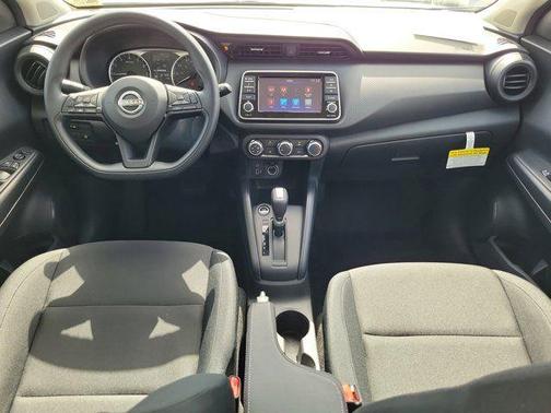 Gun Metallic 2025 Nissan Kicks S